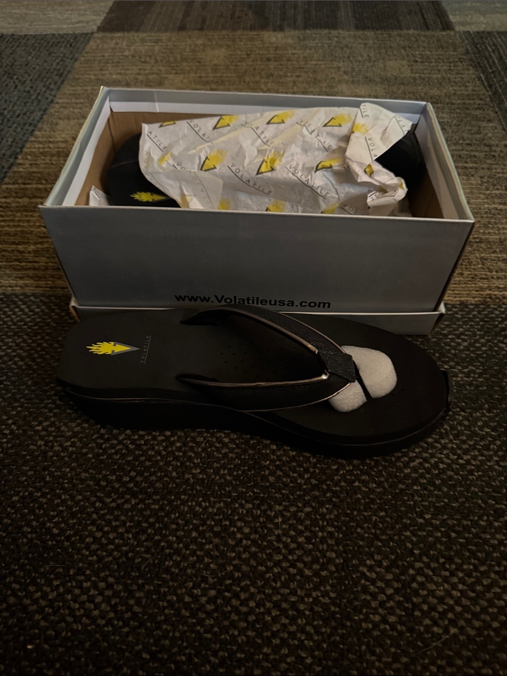Volatile Black Flip-Flop